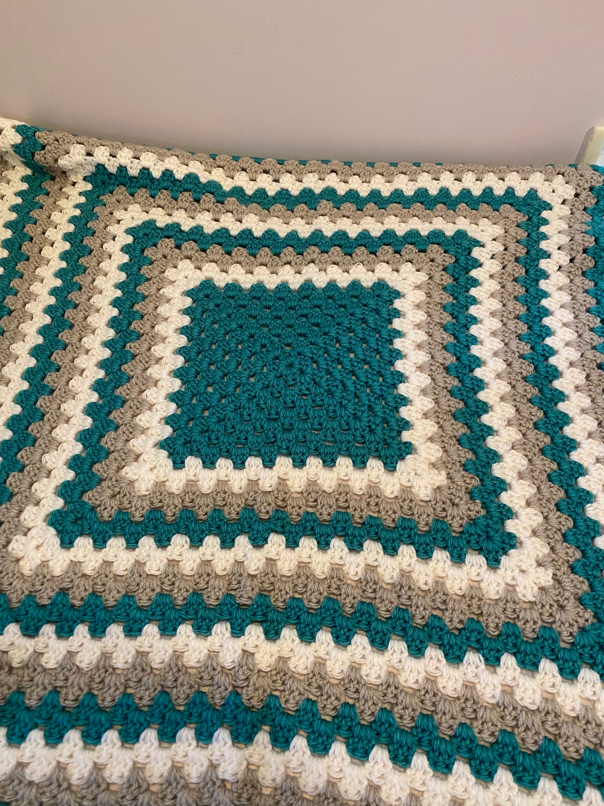 Continuous granny square baby blanket