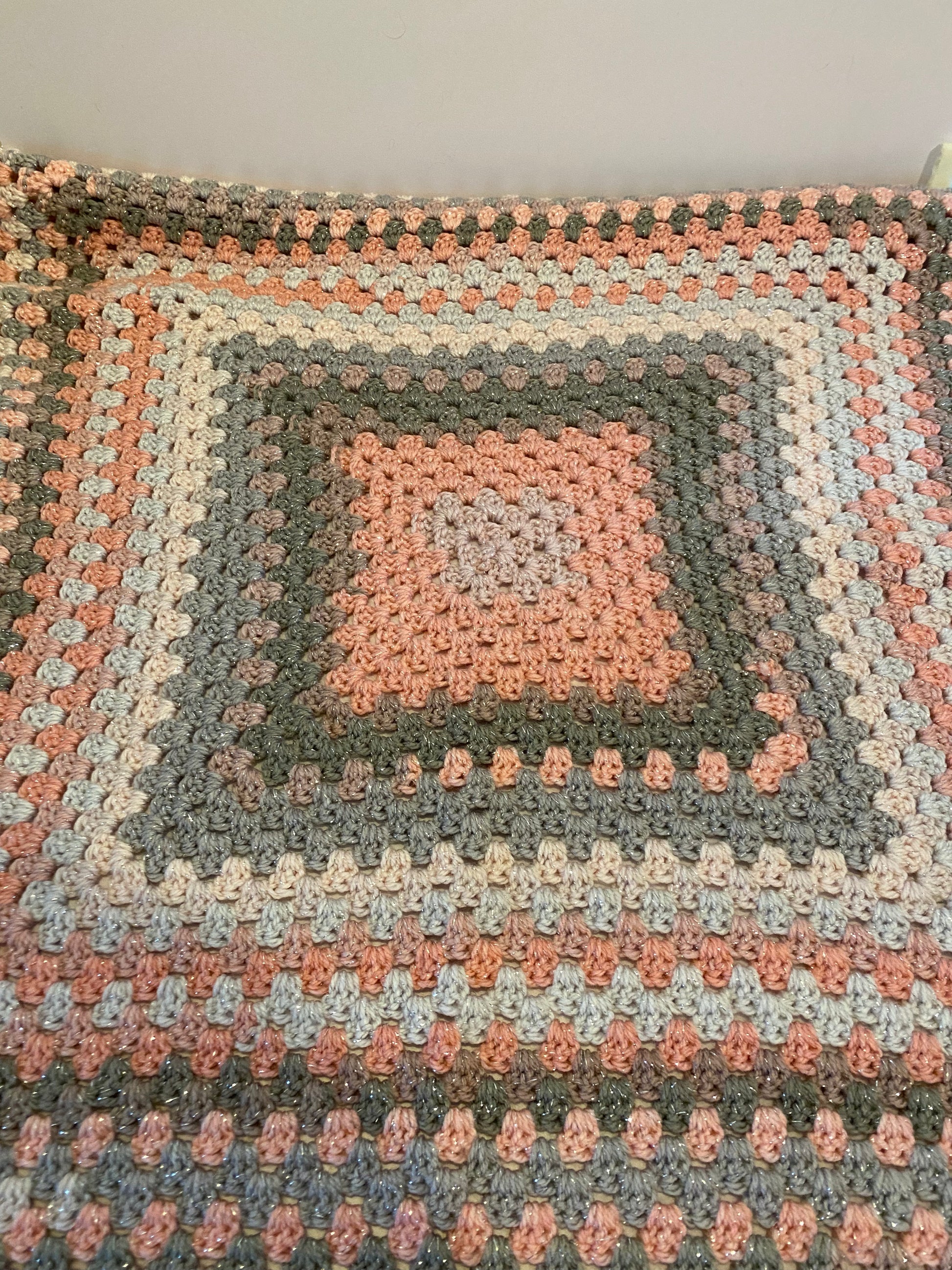 Continuous granny square baby blanket