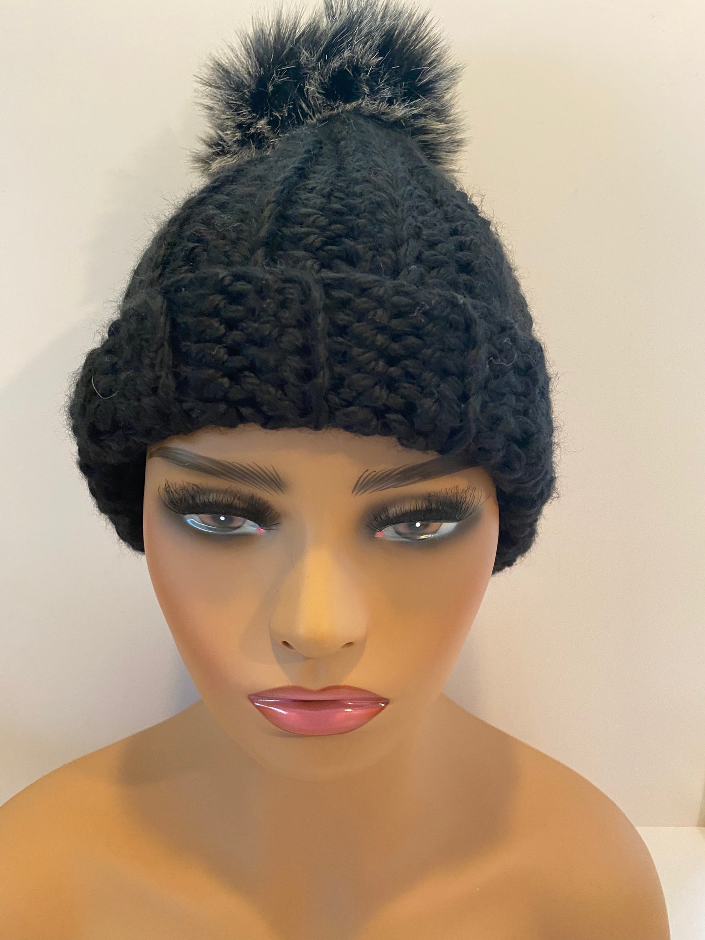 Chunky hat with fur pompom