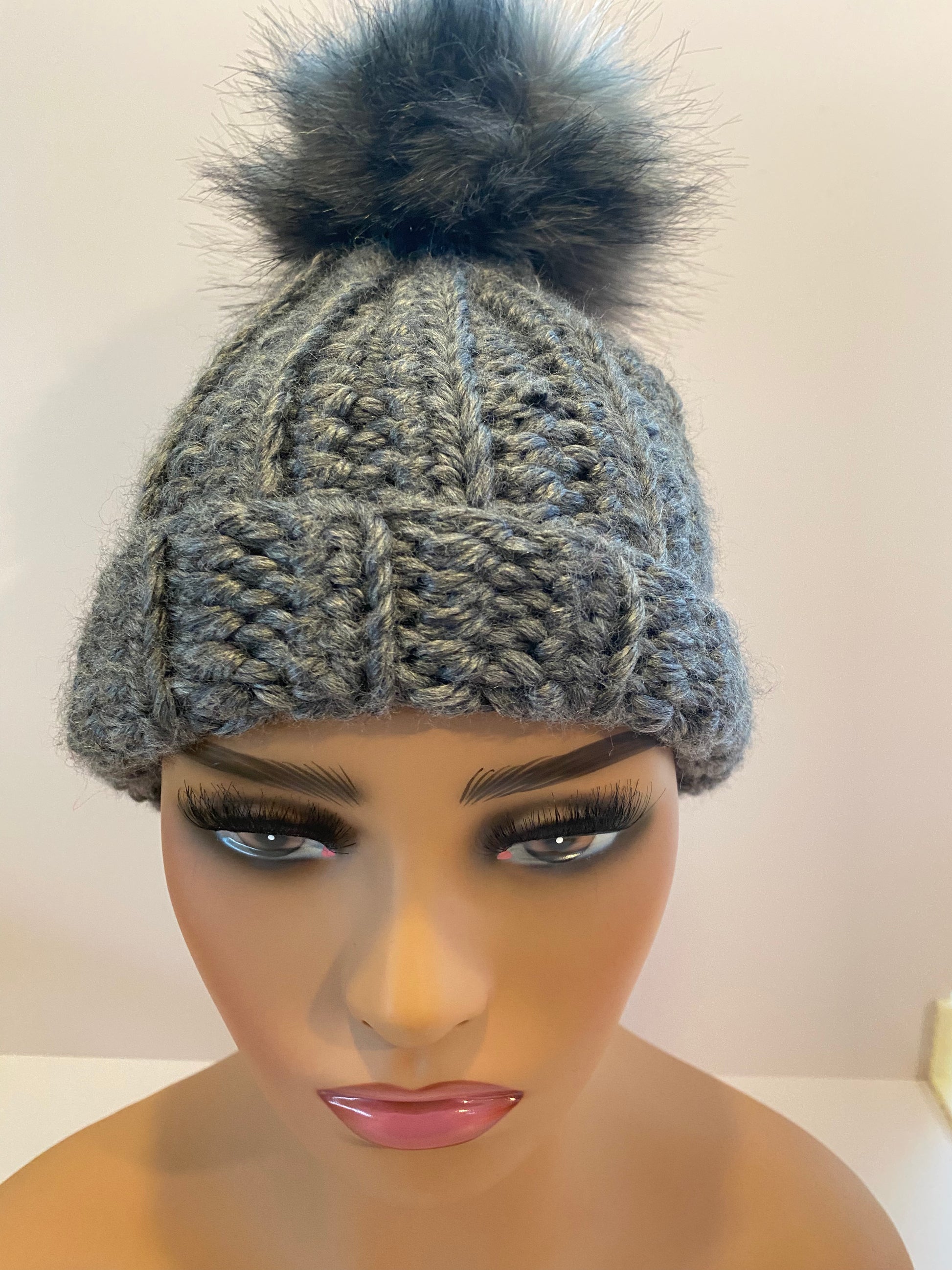 Chunky hat with fur pompom